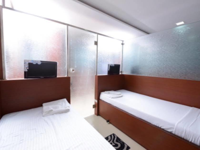 Golden Apple Boutique Hotel Калькутта Экстерьер фото